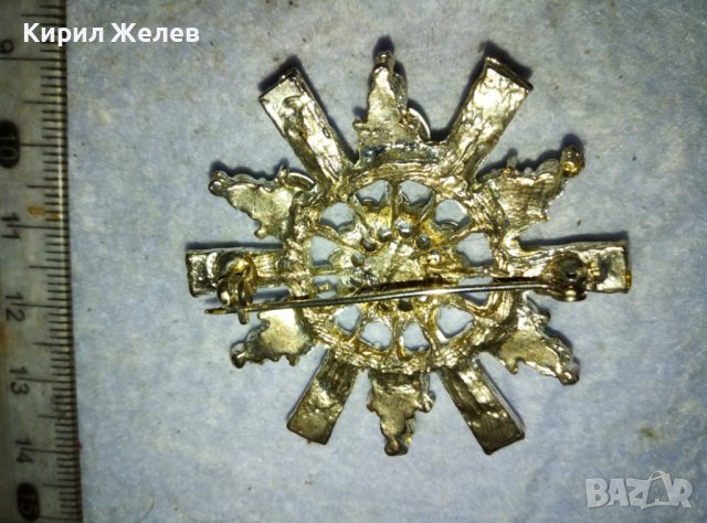 ПРЕКРАСНА СРЕБРИСТА АЖУРНА РЕТНО АРТ БРОШКА ИНКРУСТИРАНА с ИСКРЯЩИ ФАСЕТИРАНИ ЗЕЛЕНИ КРИСТАЛИ 17923, снимка 2 - Други - 42090466