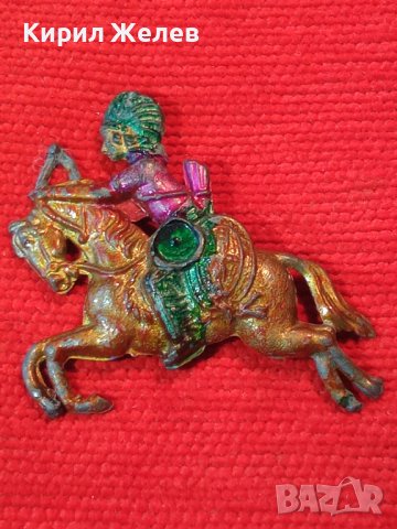 ИНДИАНЕЦ с ЛЪК на КОН СТАРА ОЛОВНА ФИГУРКА РЪЧНО ОЦВЕТЕНА ВОЙНИЧЕ РЯДКА СТАТУЕТКА 9011, снимка 2 - Колекции - 34485869