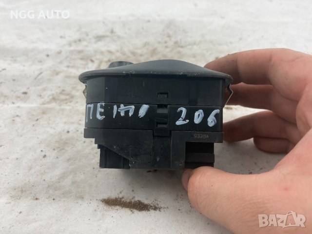 Оригинален Панел с бутони за ел. стъкла и огледала за Peugeot 206, 40 лв, снимка 2 - Части - 41448387