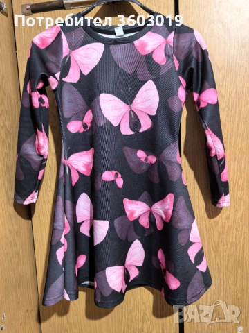 Продавам запазена детска рокля, размер 140 