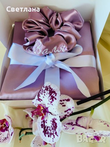 Бродирани сатенени скрънчита с имена и интересни текстове, снимка 3 - Аксесоари за коса - 42052305