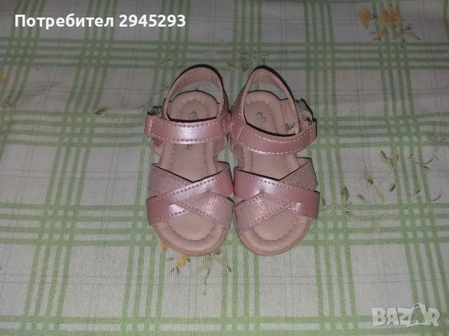 Розови сандали с велкро, снимка 2 - Детски сандали и чехли - 40897056