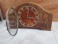 Стар дървен часовник 