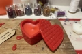 Луксозна червена свещ от соев восък във формата на релефно сърце, снимка 6