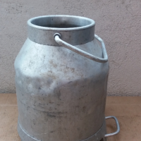 стар алуминиев гюм за мляко, 30 литра , снимка 1 - Антикварни и старинни предмети - 44529693