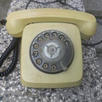 Ретро телефон с шайба , снимка 1 - Антикварни и старинни предмети - 42013271