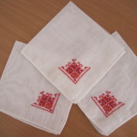 Нови кърпички с бродерия, снимка 5 - Платове и дамаски - 36275089