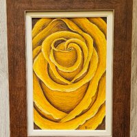 Картина с жълта роза в стилна рамка