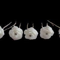 Фуркети бяла роза с лек сребрист брокат и кристал, снимка 2 - Аксесоари за коса - 40660925