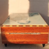 Дървена музикална кутия за бижута с латерна, снимка 2 - Антикварни и старинни предмети - 44435813