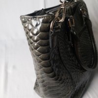 Страхотна Дамска чанта имитираща Змийска кожа, снимка 14 - Чанти - 40121642