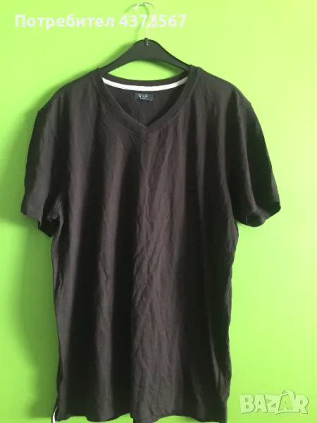 Мъжка италианска тениска , размер  „ L „  в черно,с къс ръкав, остро деколте. , снимка 1