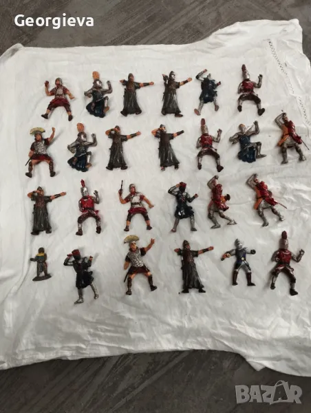 Продавам пластмасови фигури , снимка 1