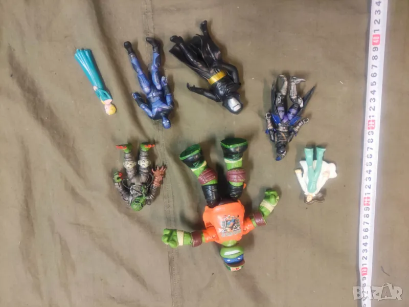 Продавам фигурки на екшън герой ,костенурка и др. , снимка 1