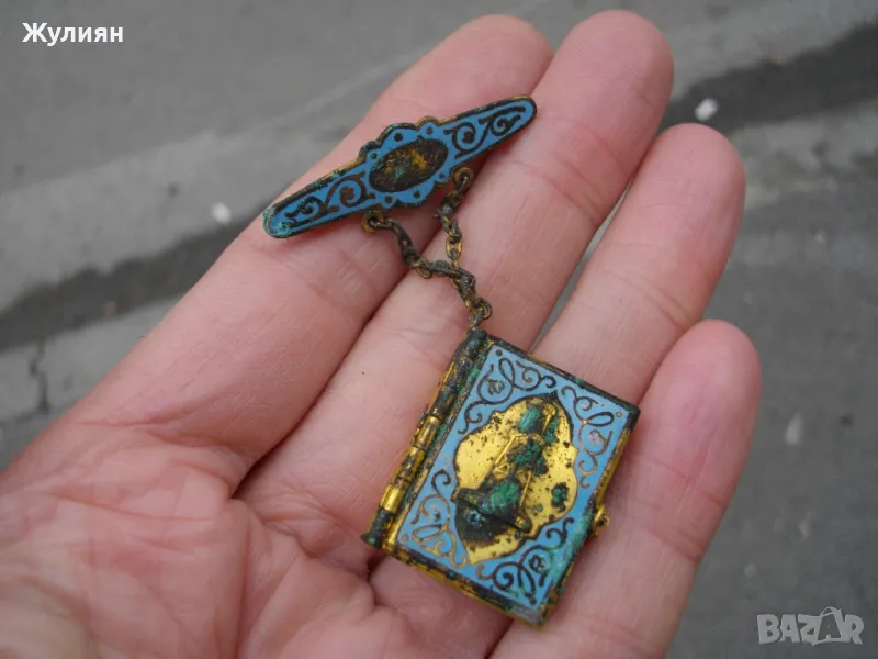 БРОШКА ДИПЛЯНКА СССР С ПОЗЛАТА И ЕМАЙЛ , снимка 1