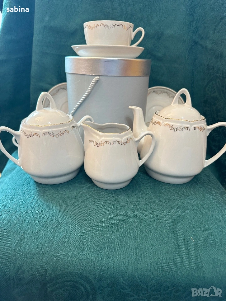 2 елегантни съветски сервиза за чай и за кафе в бяло и злато на Рижски завод, Рига, СССР, снимка 1