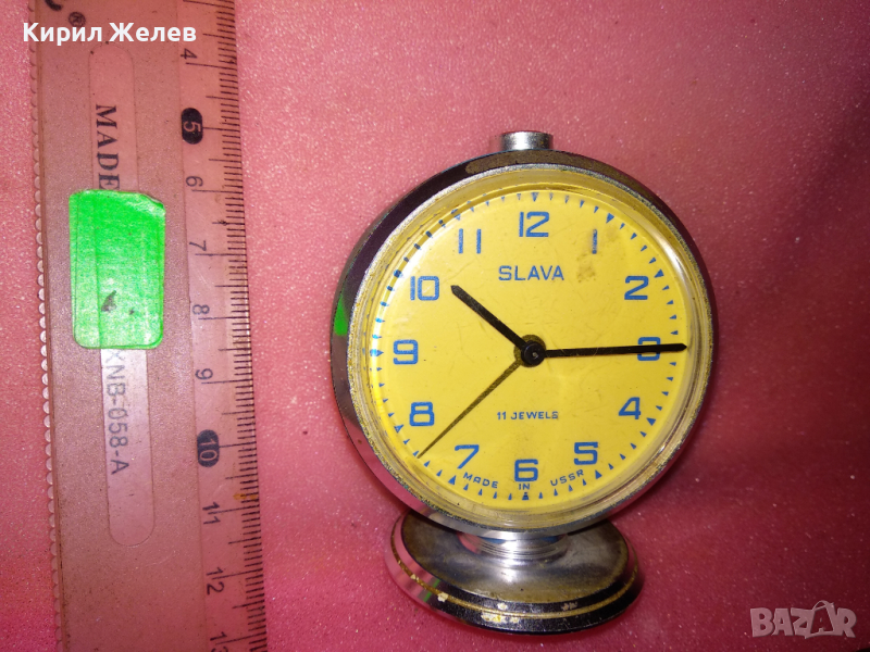 SLAVA MADE in USSR Стар КОЛЕКЦИОНЕРСКИ РУСКИ БУДИЛНИК МЕХАНИЧЕН НАСТОЛЕН ЧАСОВНИК СЛАВА СССР 42524, снимка 1