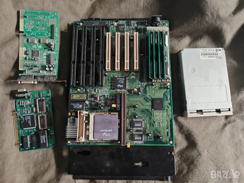 Продавам ретро процесор Intel ,дънна платка..., снимка 1