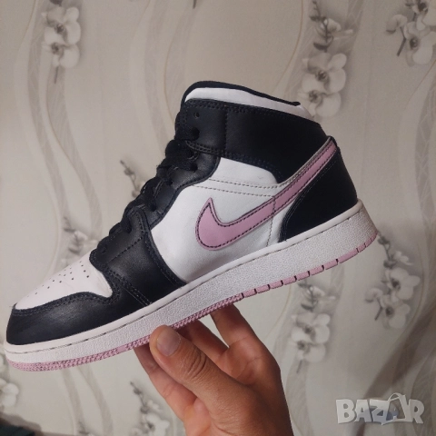 Nike Air Jordan 1 Mid номер 39,5-40 оригинални маратонки , снимка 12 - Маратонки - 51840954