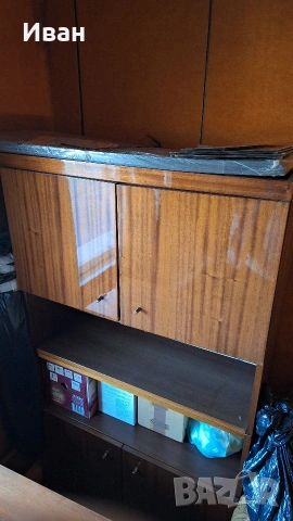 Подарявам два шкафа и една шевна машина!