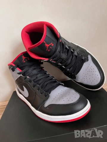 ОРИГИНАЛНИ Nike Air Jordan 1 mid в размер EUR42, снимка 3 - Маратонки - 52718225