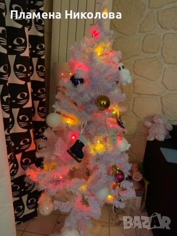 Коледна Снежно бяла елха с шишарки + пласмасова стойка  ТОП ПРЕДЛОЖЕНИЕ, снимка 3 - Декорация за дома - 52635016