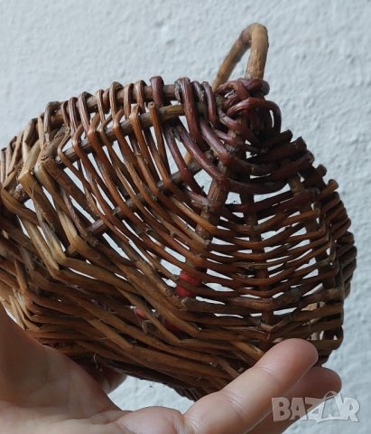 Стара дървена малка сладка плетена кръгла кошница с дръжка, снимка 5 - Други - 42335470