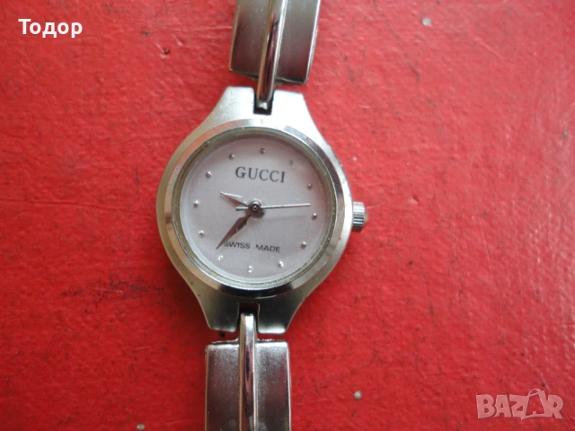 Дамски швейцарски часовник Gucci, снимка 3 - Дамски - 50459663