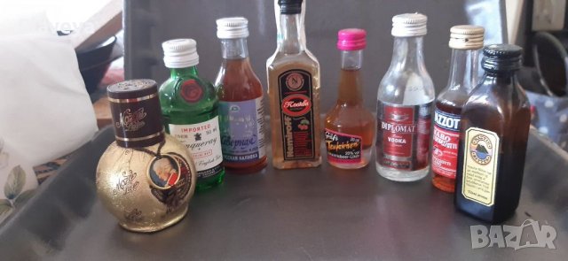 За колекционери!Продавам колекция от малки бутилки ,  различни видове от 0,20 до 100мл., снимка 6 - Колекции - 39007372