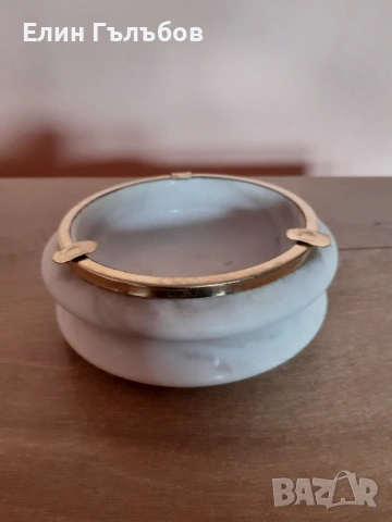 Пепелник мраморен, масивен с месингов обков, снимка 4 - Декорация за дома - 53442374