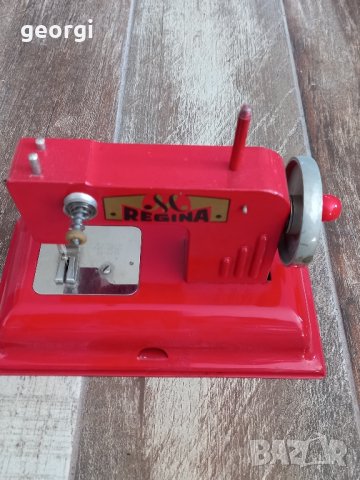 немска ламаринена играчка шевна машина Regina   3/4, снимка 4 - Колекции - 42230257