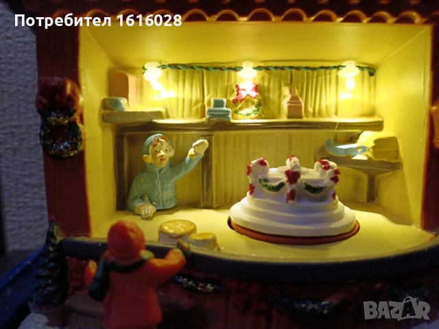 Коледна LED и музикална сцена Магазин за сладкиши с 8 мелодии,светлени и въртяща се торта., снимка 10 - Декорация за дома - 48436723