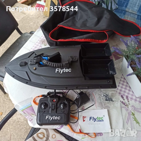Лодка  за захранка flytec, снимка 1