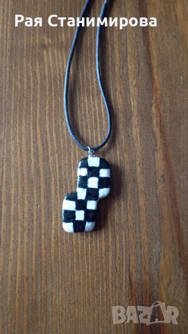 Ръчно изработено герданче- черно-бяла мозайка , снимка 2 - Колиета, медальони, синджири - 44210609