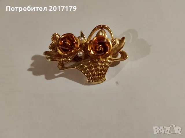 Красива брожка с цветя 