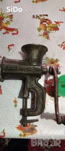 Лот 2 чугунени ръчни месомелачки малка и голяма, снимка 16 - Месомелачки - 50578375