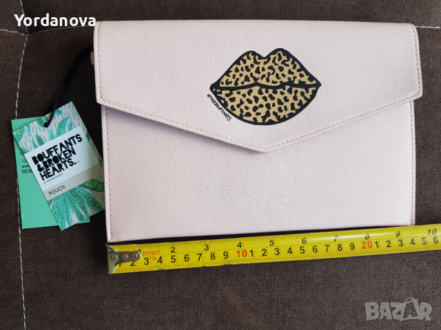 Bouffants And Broken Hearts - оригинална дамска чантичка, снимка 6 - Чанти - 36321650