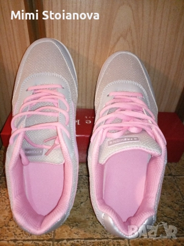 Дамски маратонки номер 39