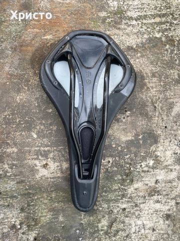 Две седалки 
Selle Italia Model X Superflow Boost 145mm и
Velo , снимка 6 - Части за велосипеди - 55948315