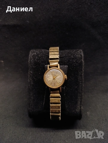 Дамски часовник Чайка, снимка 2 - Антикварни и старинни предмети - 53661665