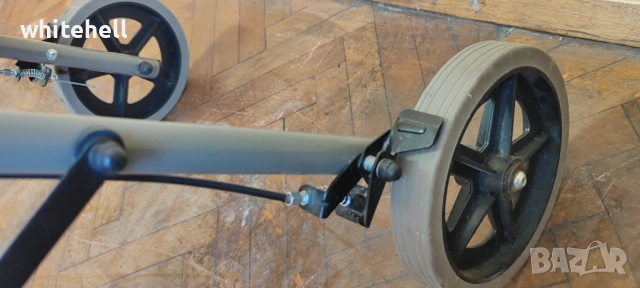 Лек алуминиев ролатор/проходилка, снимка 3 - Ролатори - 51826500