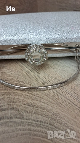 Дамска чанта сребърна, снимка 3 - Чанти - 53468243