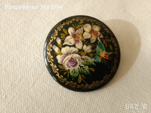 Ръчно рисувана флорална лакирана брошка от Русия подписаната, снимка 4 - Антикварни и старинни предмети - 48395792