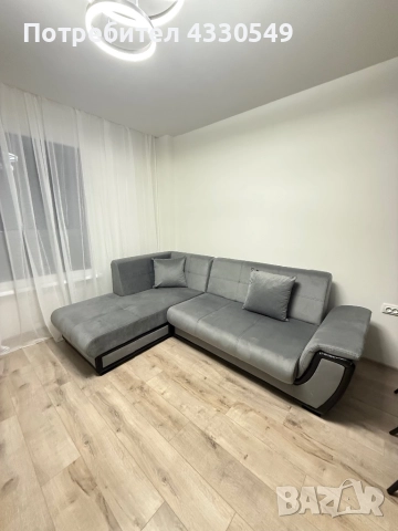 Разтегателен ъглов диван с места за съхранение и 2 бр. възхлавници