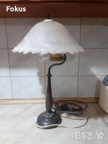 Прекрасна стара метална нощна настолна лампа, снимка 2 - Антикварни и старинни предмети - 53294554