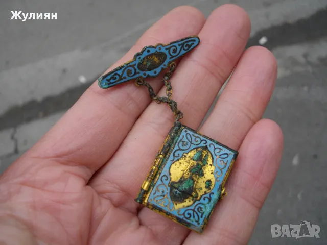 БРОШКА ДИПЛЯНКА СССР С ПОЗЛАТА И ЕМАЙЛ 