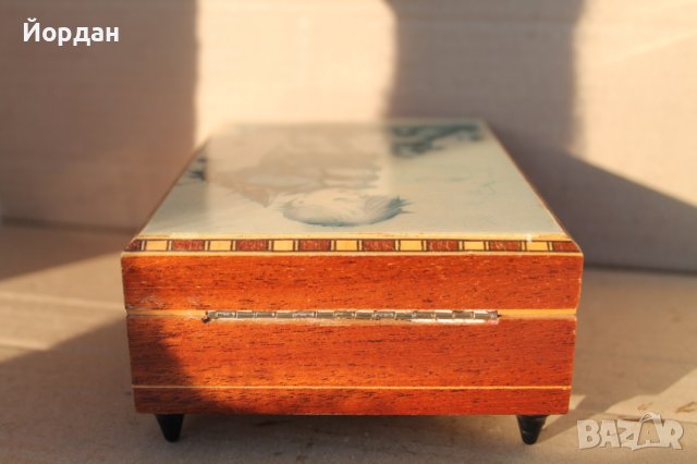 Дървена музикална кутия за бижута с латерна, снимка 2 - Антикварни и старинни предмети - 44435813