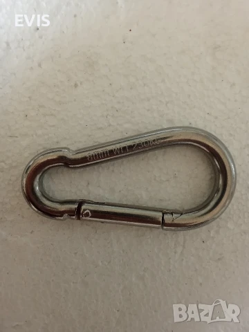Продавам здрави карабинери от неръждаема стомана, размер 10×100 мм, товароносимост WLL 350 кг.
