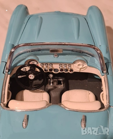 Колекционерски метален модел 1957 Chevrolet Corvette мащаб 1:18, снимка 6 - Колекции - 53394754