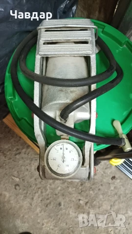 Ретро крачна помпа за гуми ми.